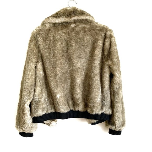 H&M | FAUX FUR COAT - Picture 4 of 10